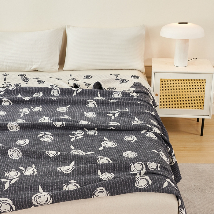 91家纺网 家纺一手货源 找家纺 悦然毛巾被 2026新款全棉纯棉三层水洗色织纱布毛巾被盖毯夏凉被空调被 净色玫瑰