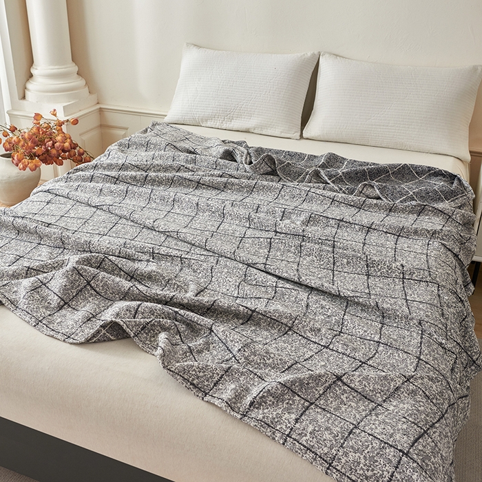 91家纺网 家纺一手货源 找家纺 悦然毛巾被 2026新款全棉纯棉三层水洗色织纱布毛巾被盖毯夏凉被空调被 清格慢居灰