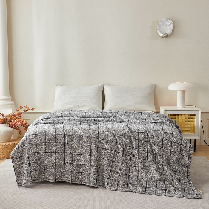 91家纺网 家纺一手货源 找家纺 悦然毛巾被 2026新款全棉纯棉三层水洗色织纱布毛巾被盖毯夏凉被空调被 清格慢居灰