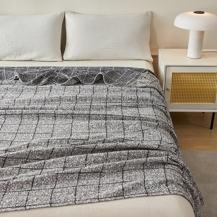 91家纺网 家纺一手货源 找家纺 悦然毛巾被 2026新款全棉纯棉三层水洗色织纱布毛巾被盖毯夏凉被空调被 清格慢居灰