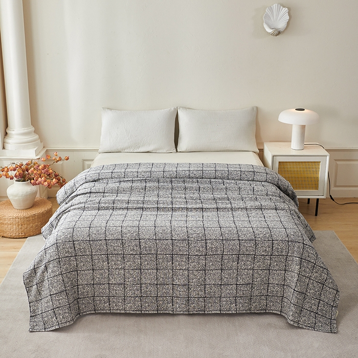 91家纺网 家纺一手货源 找家纺 悦然毛巾被 2026新款全棉纯棉三层水洗色织纱布毛巾被盖毯夏凉被空调被 清格慢居灰