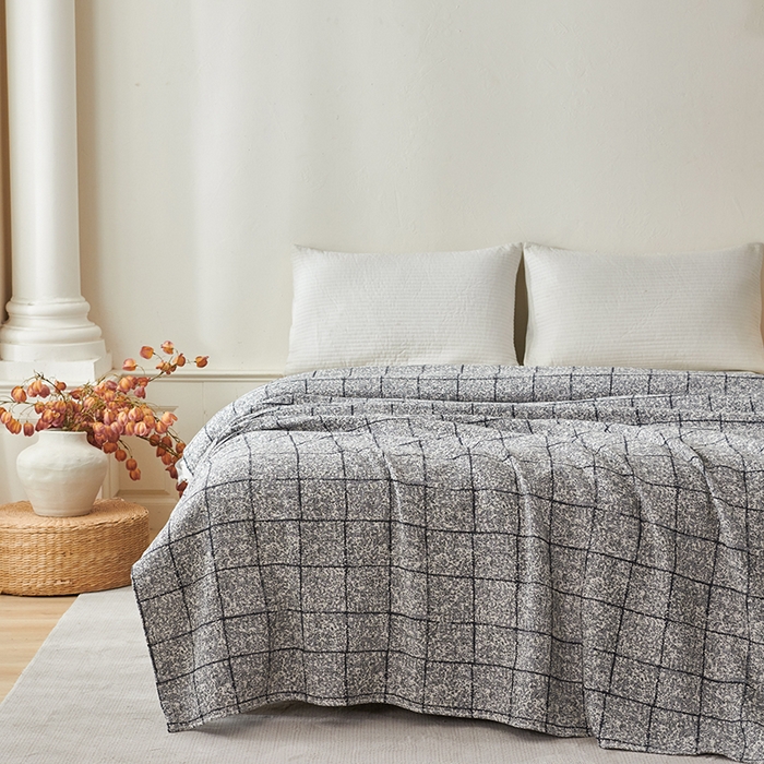 91家纺网 家纺一手货源 找家纺 悦然毛巾被 2026新款全棉纯棉三层水洗色织纱布毛巾被盖毯夏凉被空调被 清格慢居灰