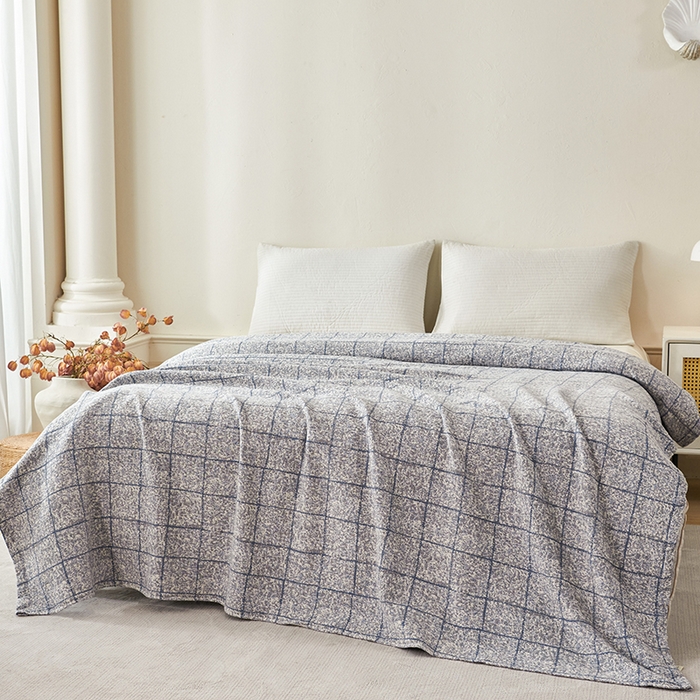 91家纺网 家纺一手货源 找家纺 悦然毛巾被 2026新款全棉纯棉三层水洗色织纱布毛巾被盖毯夏凉被空调被 清格慢居蓝