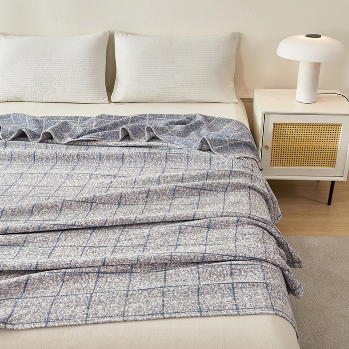 91家纺网 家纺一手货源 找家纺 悦然毛巾被 2026新款全棉纯棉三层水洗色织纱布毛巾被盖毯夏凉被空调被 清格慢居蓝