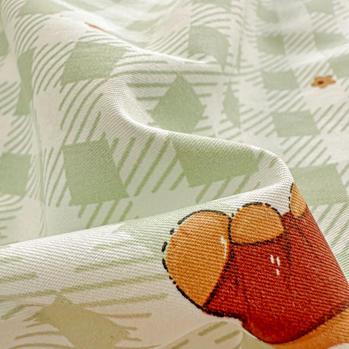 91家纺网 家纺一手货源 找家纺 佳汐蓝家纺 2026新款全棉纯棉加厚13376印花单品枕套 枕套单件 绿格小熊