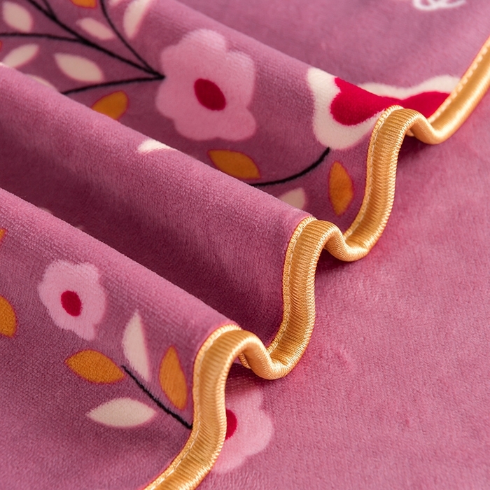 91家纺网 家纺一手货源 找家纺 诺梵家纺 2025新款8斤加厚保暖金貂绒牛奶绒印花四件套  向阳花开粉