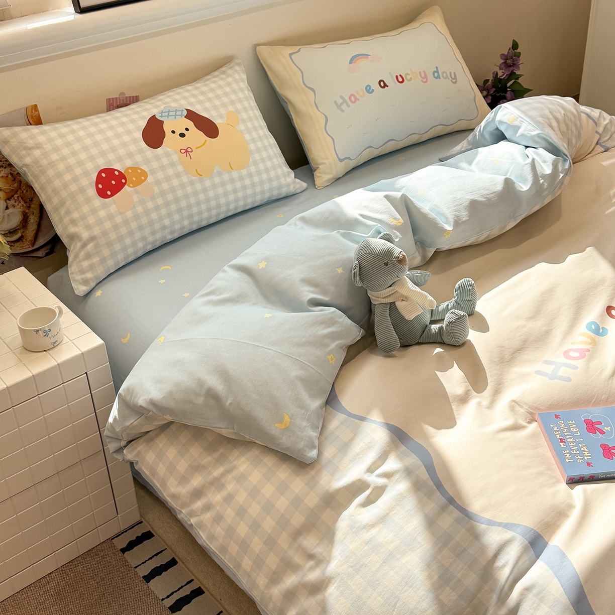 91家纺网 家纺一手货源 找家纺 麦田家纺 2026新款全棉13070数码印花四件套 彩虹小狗