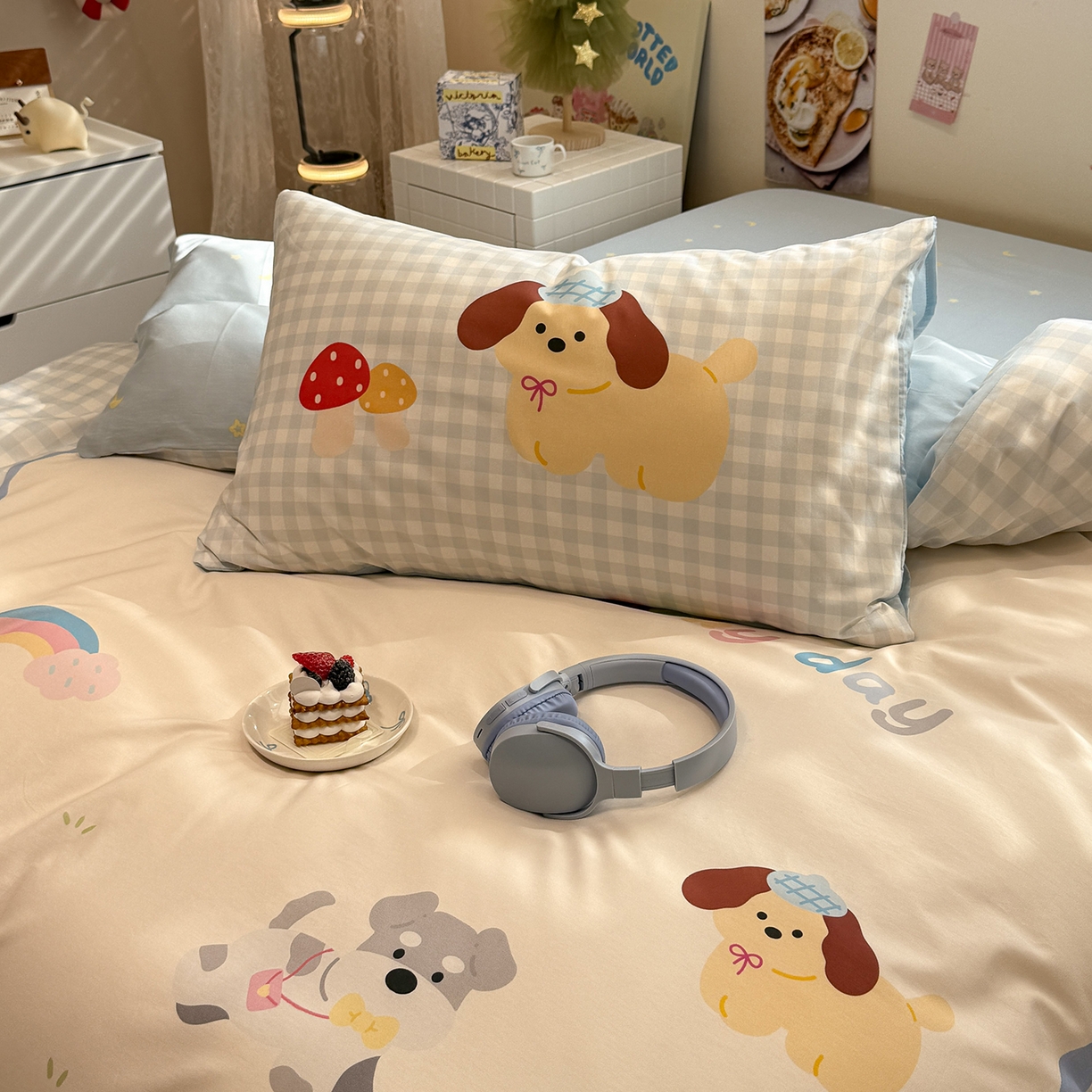 91家纺网 家纺一手货源 找家纺 麦田家纺 2026新款全棉13070数码印花四件套 彩虹小狗