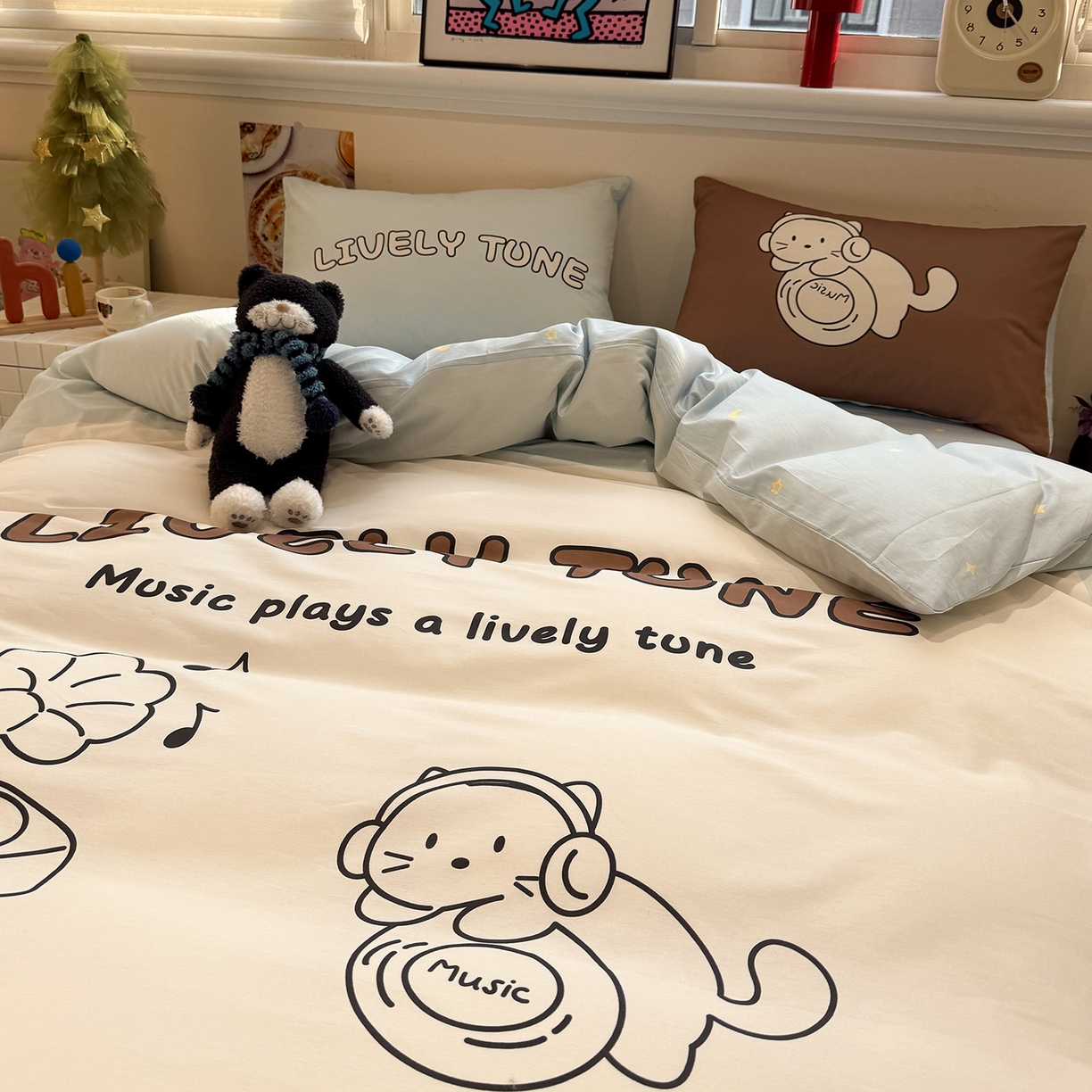 91家纺网 家纺一手货源 找家纺 麦田家纺 2026新款全棉13070数码印花四件套 唱片小猫