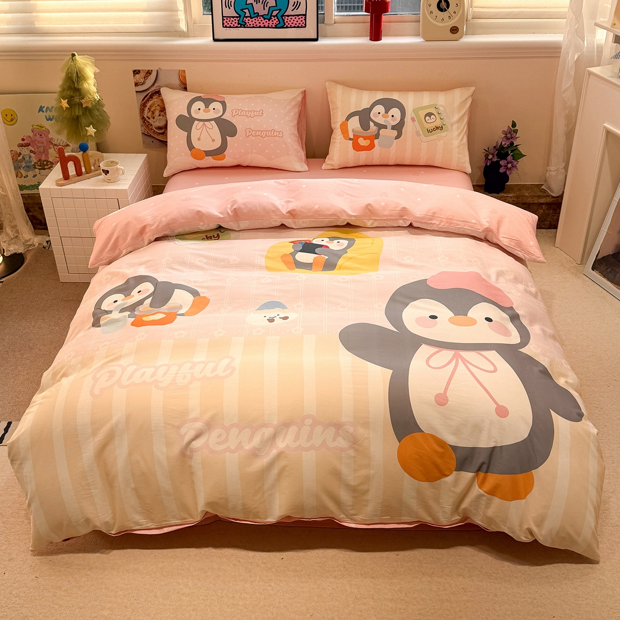 麦田家纺 2026新款全棉13070数码印花四件套 悠闲企鹅（粉）