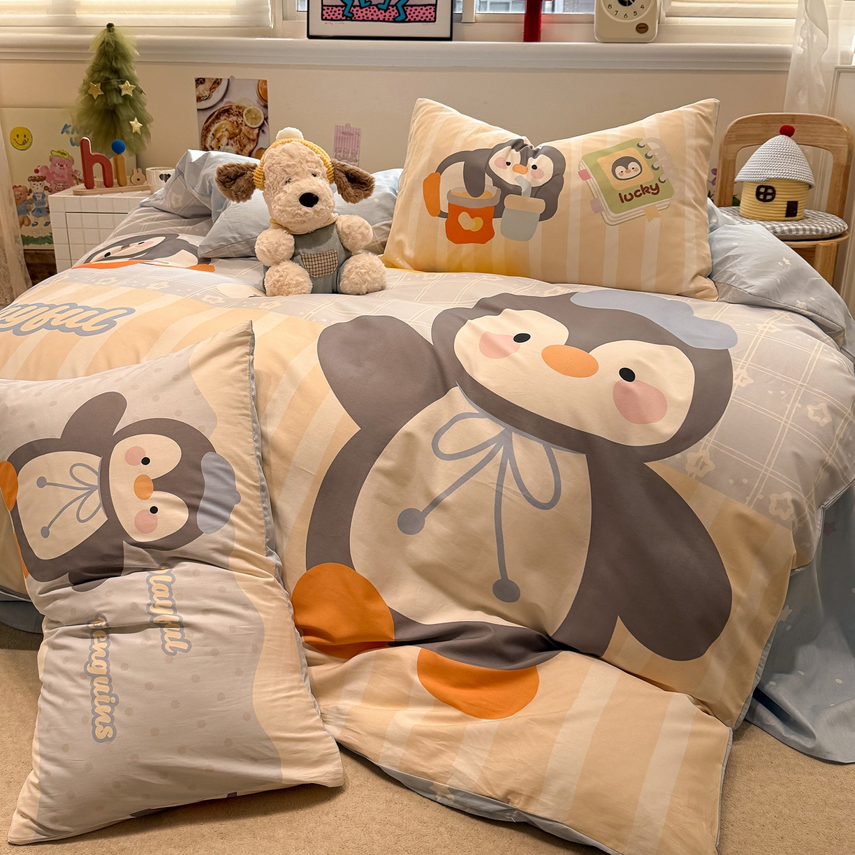 91家纺网 家纺一手货源 找家纺 麦田家纺 2026新款全棉13070数码印花四件套 悠闲企鹅（蓝)