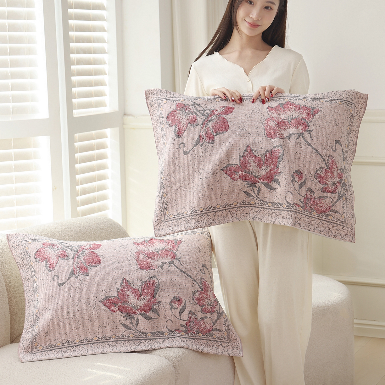 91家纺网 家纺一手货源 找家纺 朴尔家纺-毛巾被 2026新品多彩棉素雅色织提花纯棉纱布枕巾 红莲絮语