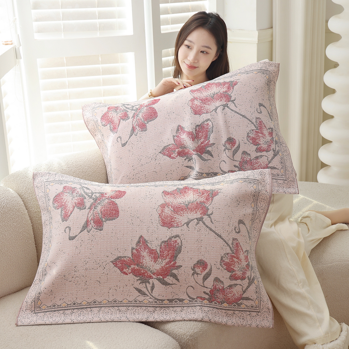 91家纺网 家纺一手货源 找家纺 朴尔家纺-毛巾被 2026新品多彩棉素雅色织提花纯棉纱布枕巾 红莲絮语