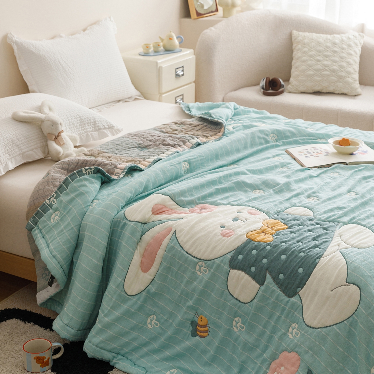 91家纺网 家纺一手货源 找家纺 朴尔家纺-毛巾被 2026新品纯棉云朵棉卡通独版十层加厚纱布泡芙被毛巾被 波波兔