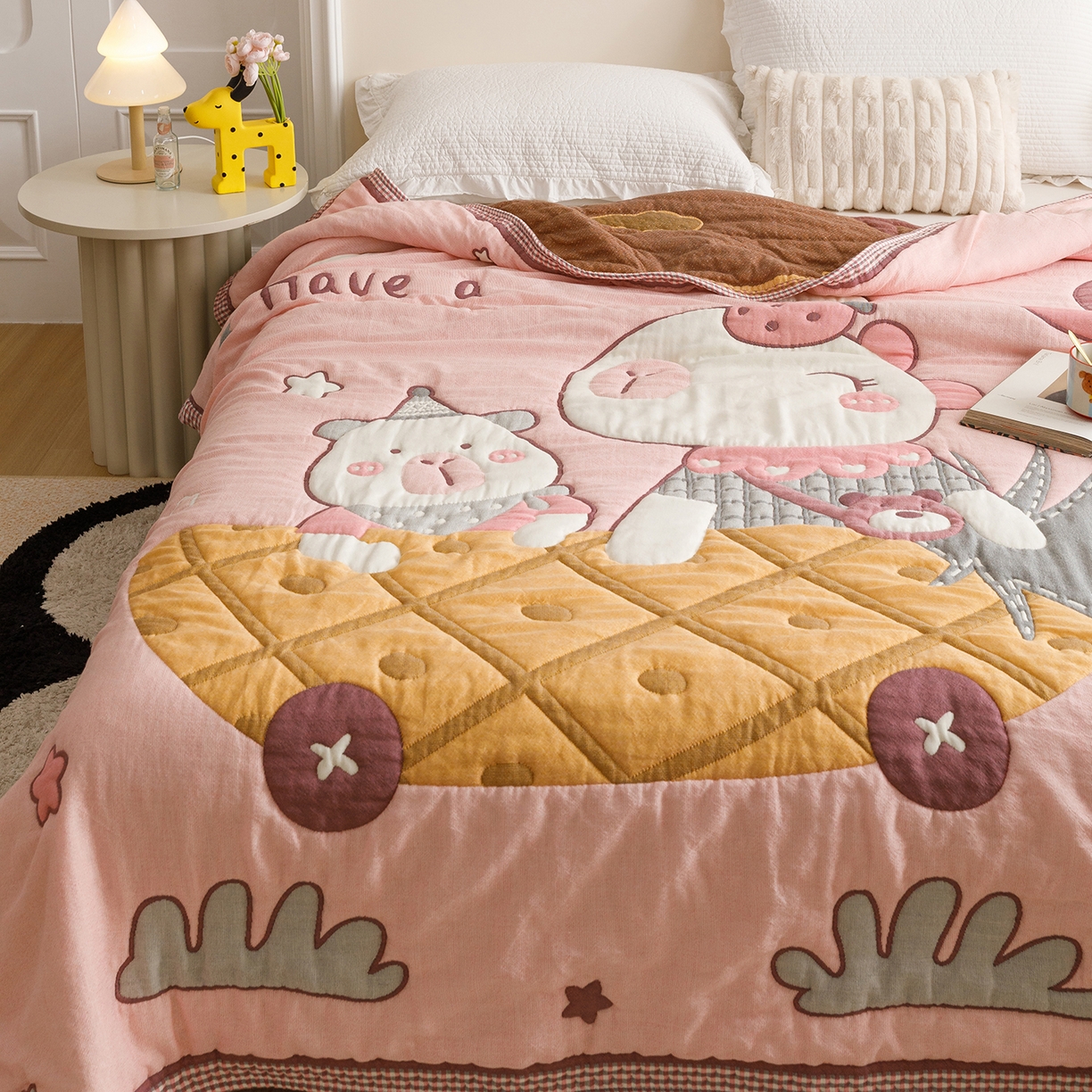 91家纺网 家纺一手货源 找家纺 朴尔家纺-毛巾被 2026新品纯棉云朵棉卡通独版十层加厚纱布泡芙被毛巾被 菠萝船-粉