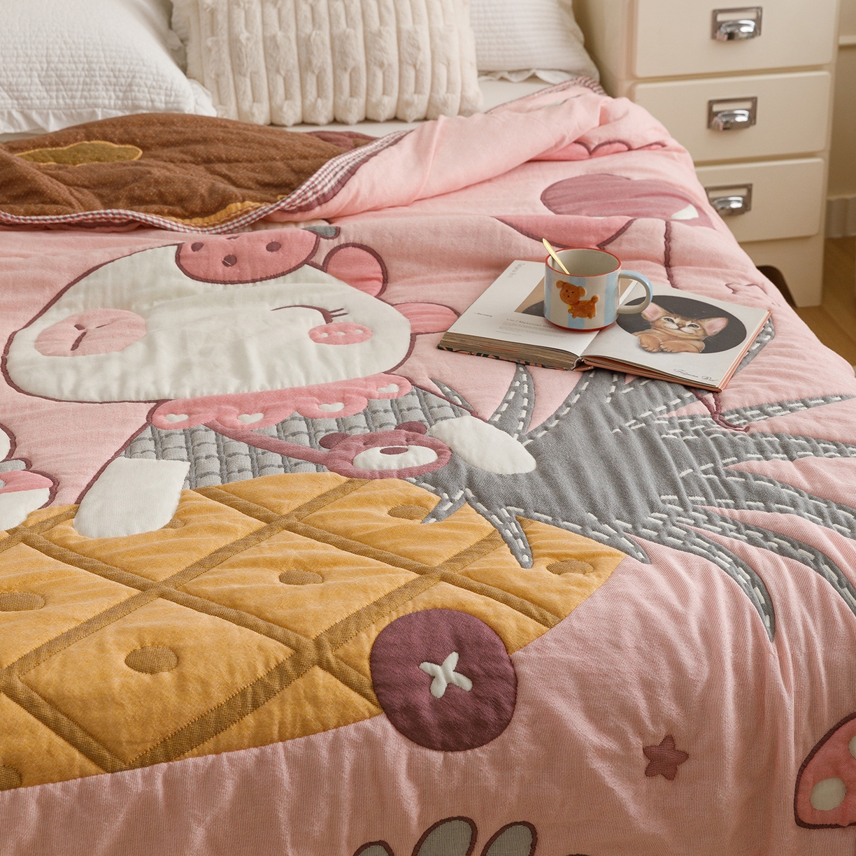 91家纺网 家纺一手货源 找家纺 朴尔家纺-毛巾被 2026新品纯棉云朵棉卡通独版十层加厚纱布泡芙被毛巾被 菠萝船-粉