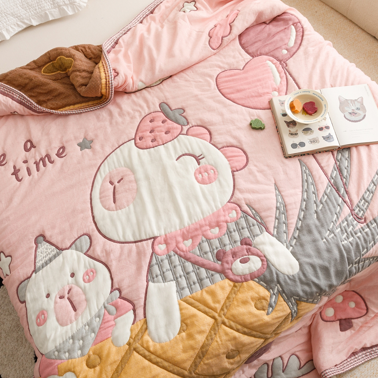 91家纺网 家纺一手货源 找家纺 朴尔家纺-毛巾被 2026新品纯棉云朵棉卡通独版十层加厚纱布泡芙被毛巾被 菠萝船-粉