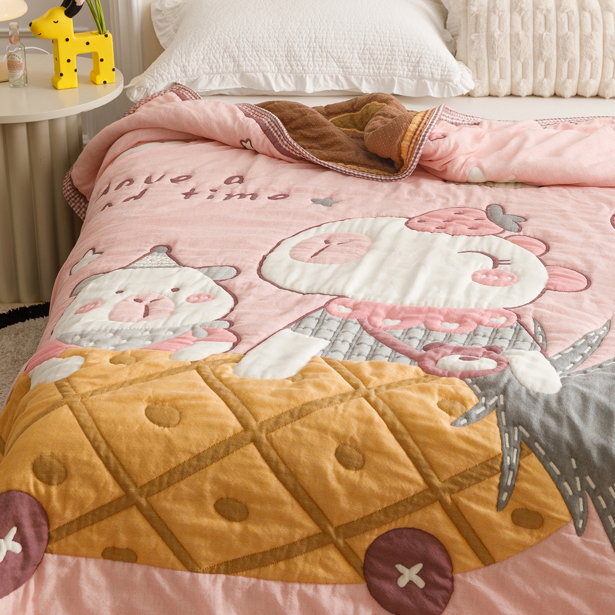 91家纺网 家纺一手货源 找家纺 朴尔家纺-毛巾被 2026新品纯棉云朵棉卡通独版十层加厚纱布泡芙被毛巾被 菠萝船-粉