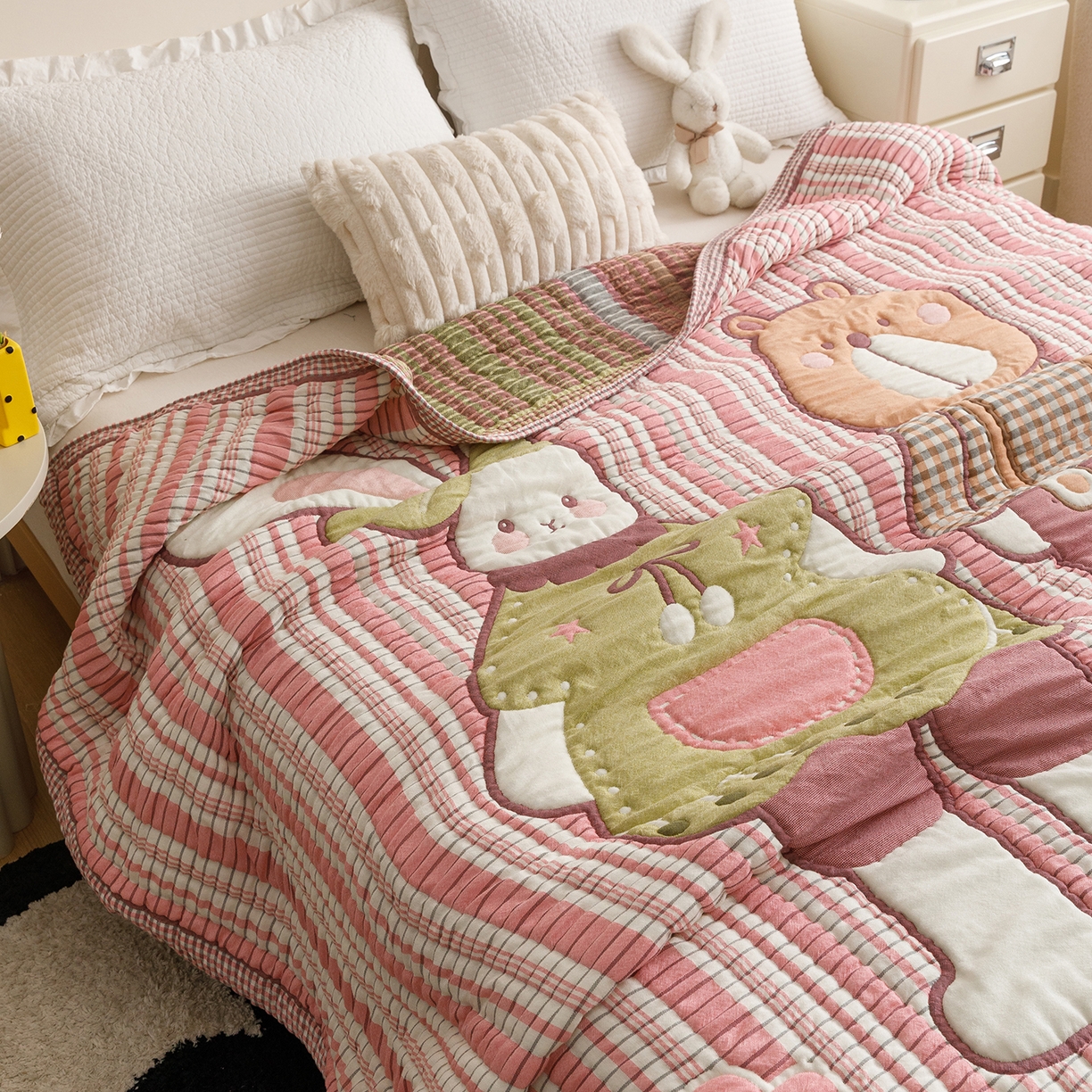 91家纺网 家纺一手货源 找家纺 朴尔家纺-毛巾被 2026新品纯棉云朵棉卡通独版十层加厚纱布泡芙被毛巾被 粉色条纹伙伴