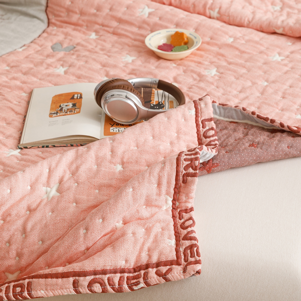 91家纺网 家纺一手货源 找家纺 朴尔家纺-毛巾被 2026新品纯棉云朵棉卡通独版十层加厚纱布泡芙被毛巾被 花月眠