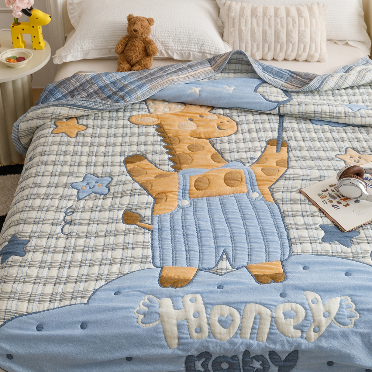 91家纺网 家纺一手货源 找家纺 朴尔家纺-毛巾被 2026新品纯棉云朵棉卡通独版十层加厚纱布泡芙被毛巾被 蓝色长颈鹿