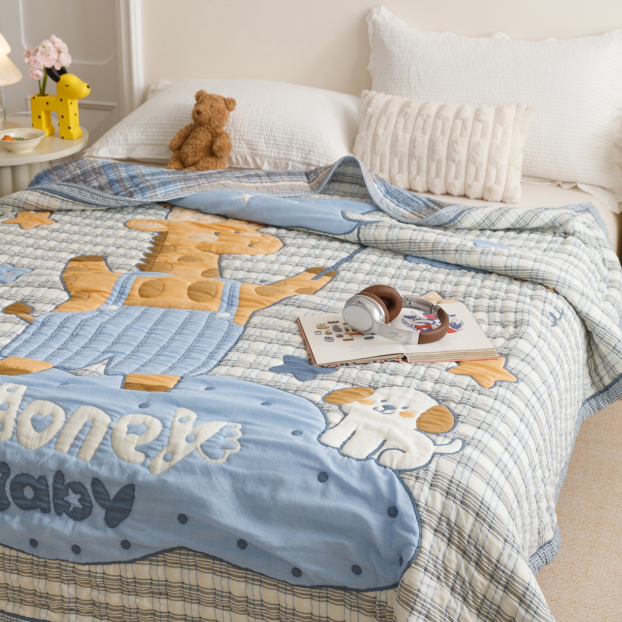 91家纺网 家纺一手货源 找家纺 朴尔家纺-毛巾被 2026新品纯棉云朵棉卡通独版十层加厚纱布泡芙被毛巾被 蓝色长颈鹿