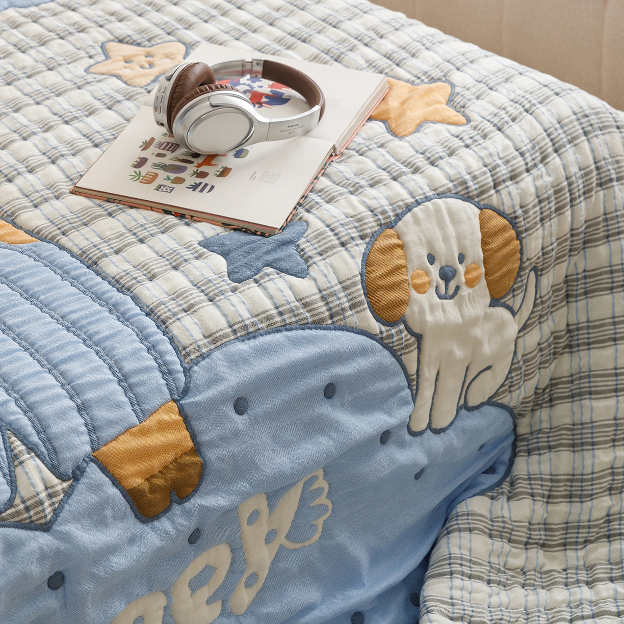 91家纺网 家纺一手货源 找家纺 朴尔家纺-毛巾被 2026新品纯棉云朵棉卡通独版十层加厚纱布泡芙被毛巾被 蓝色长颈鹿