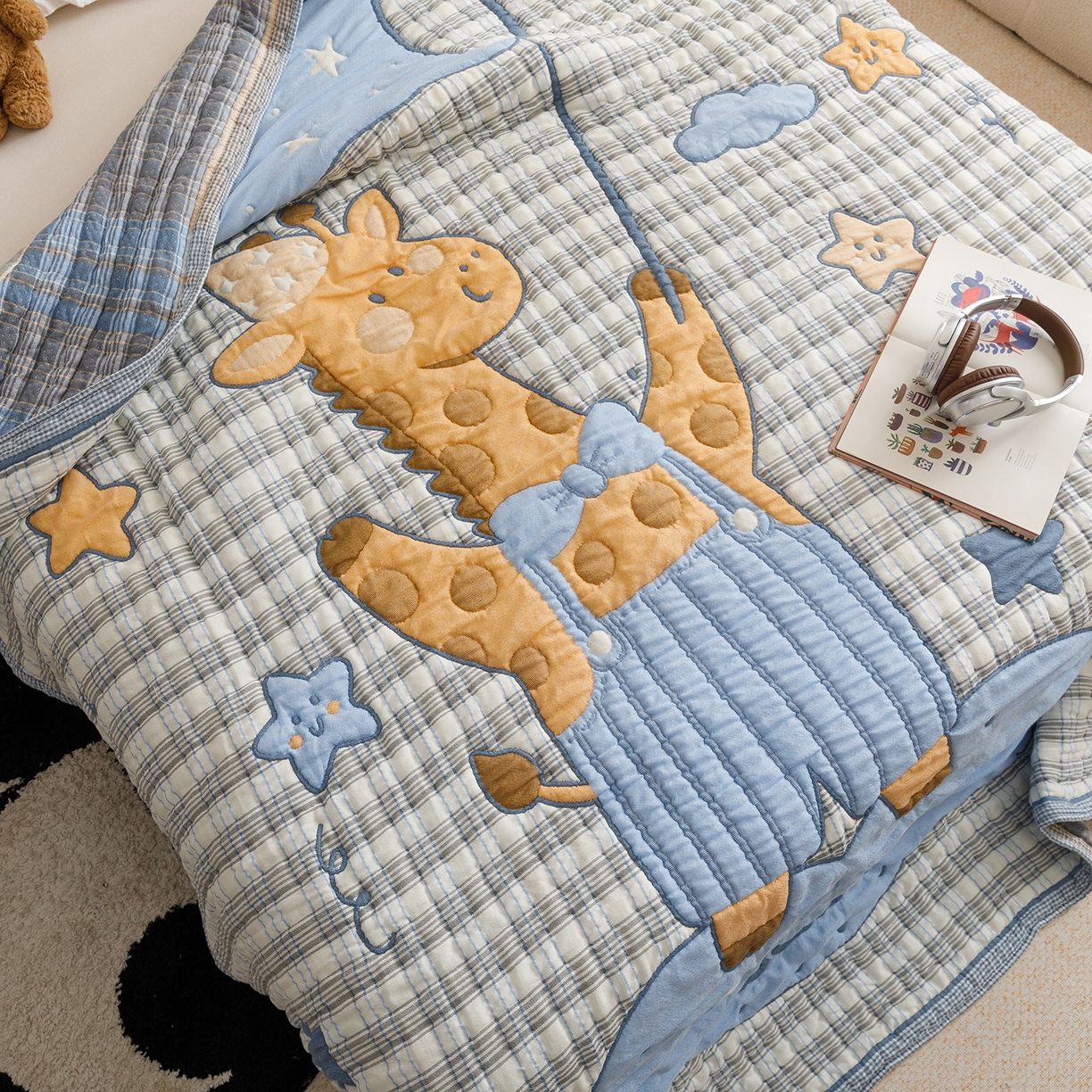 91家纺网 家纺一手货源 找家纺 朴尔家纺-毛巾被 2026新品纯棉云朵棉卡通独版十层加厚纱布泡芙被毛巾被 蓝色长颈鹿