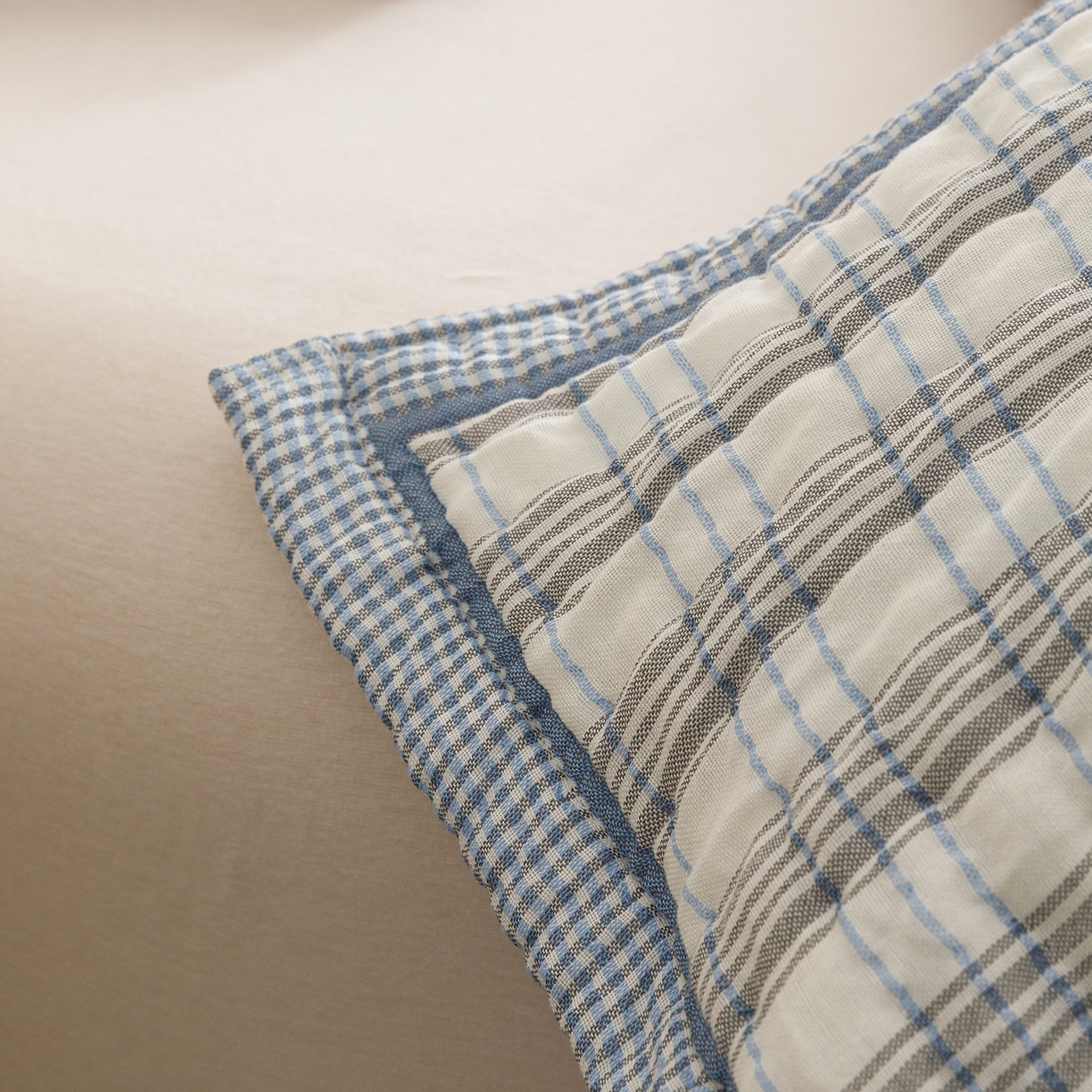 91家纺网 家纺一手货源 找家纺 朴尔家纺-毛巾被 2026新品纯棉云朵棉卡通独版十层加厚纱布泡芙被毛巾被 蓝色长颈鹿