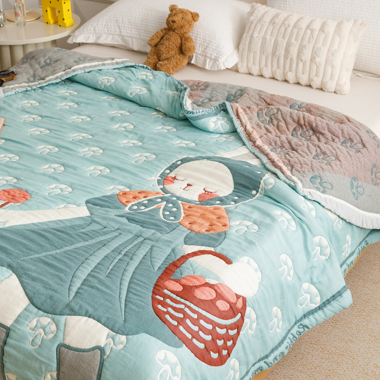 91家纺网 家纺一手货源 找家纺 朴尔家纺-毛巾被 2026新品纯棉云朵棉卡通独版十层加厚纱布泡芙被毛巾被 蘑菇兔兔