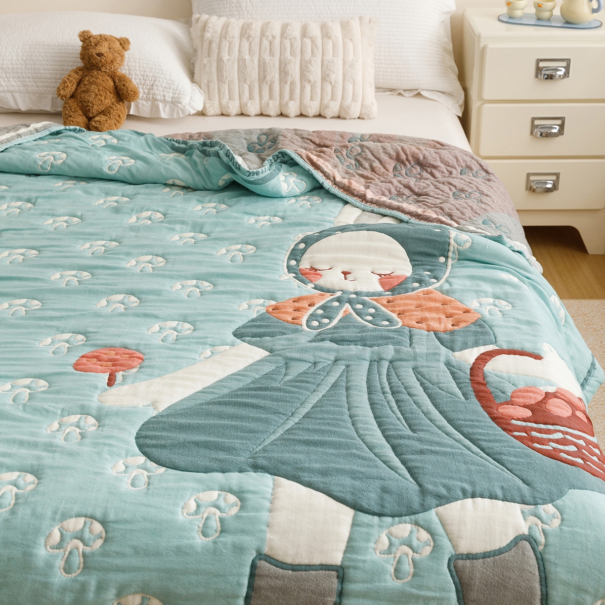 91家纺网 家纺一手货源 找家纺 朴尔家纺-毛巾被 2026新品纯棉云朵棉卡通独版十层加厚纱布泡芙被毛巾被 蘑菇兔兔