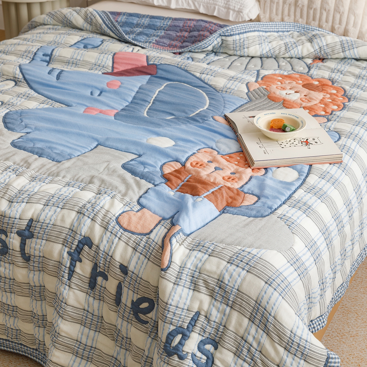 91家纺网 家纺一手货源 找家纺 朴尔家纺-毛巾被 2026新品纯棉云朵棉卡通独版十层加厚纱布泡芙被毛巾被 棋盘萌象