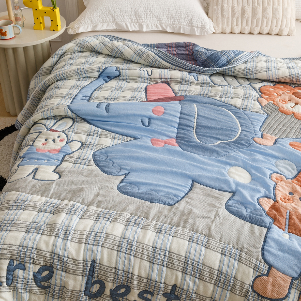 91家纺网 家纺一手货源 找家纺 朴尔家纺-毛巾被 2026新品纯棉云朵棉卡通独版十层加厚纱布泡芙被毛巾被 棋盘萌象