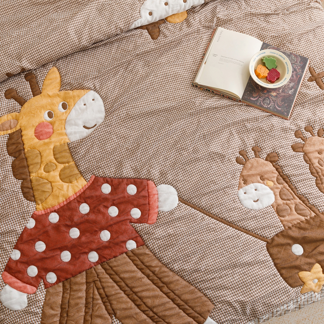 91家纺网 家纺一手货源 找家纺 朴尔家纺-毛巾被 2026新品纯棉云朵棉卡通独版十层加厚纱布泡芙被毛巾被 亲子时刻