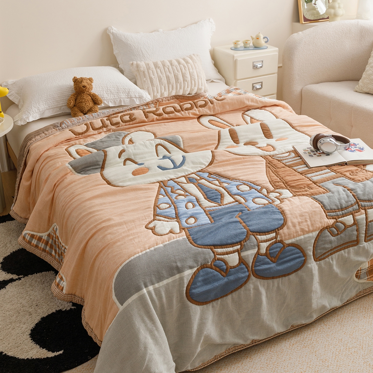 91家纺网 家纺一手货源 找家纺 朴尔家纺-毛巾被 2026新品纯棉云朵棉卡通独版十层加厚纱布泡芙被毛巾被 绅士兔先生