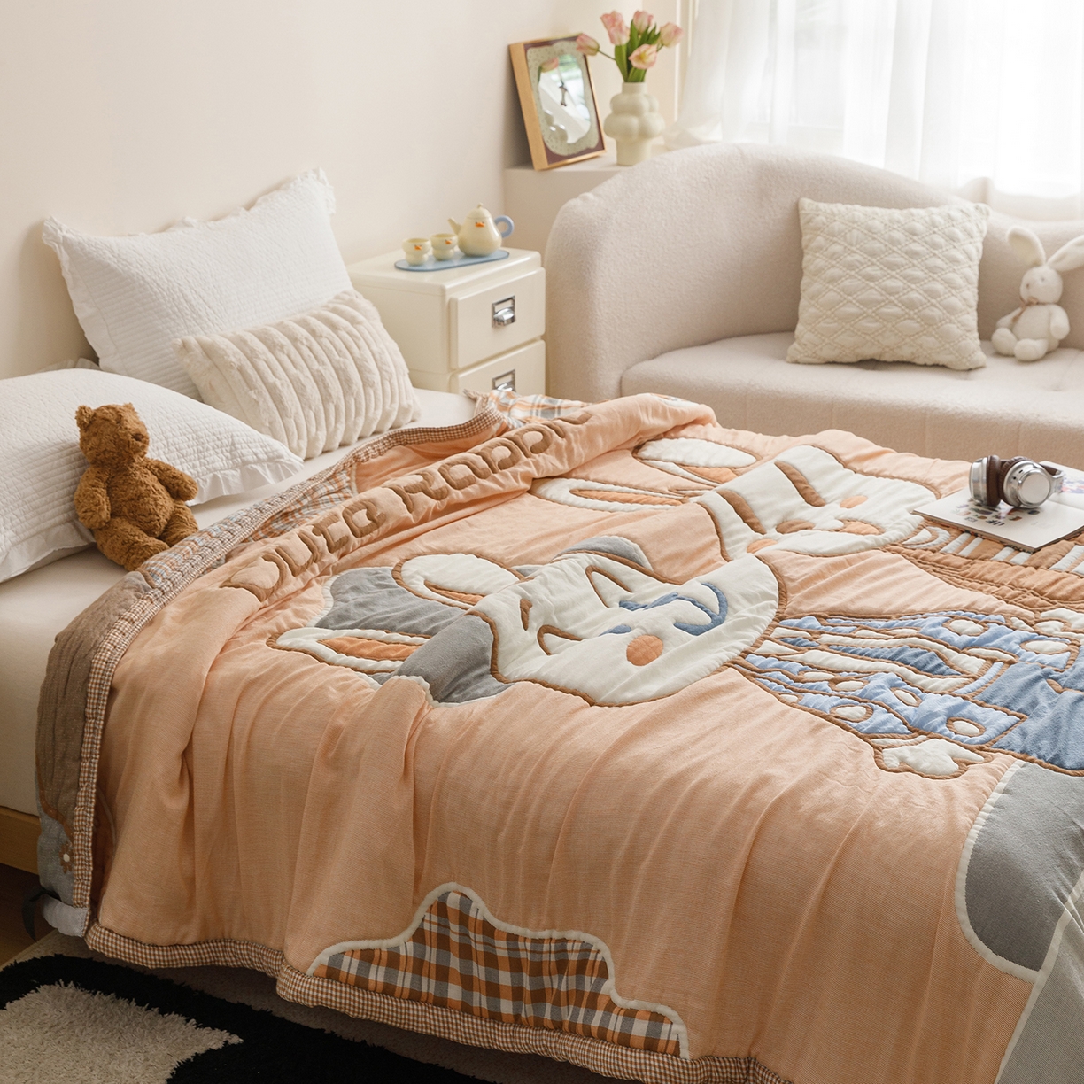 91家纺网 家纺一手货源 找家纺 朴尔家纺-毛巾被 2026新品纯棉云朵棉卡通独版十层加厚纱布泡芙被毛巾被 绅士兔先生