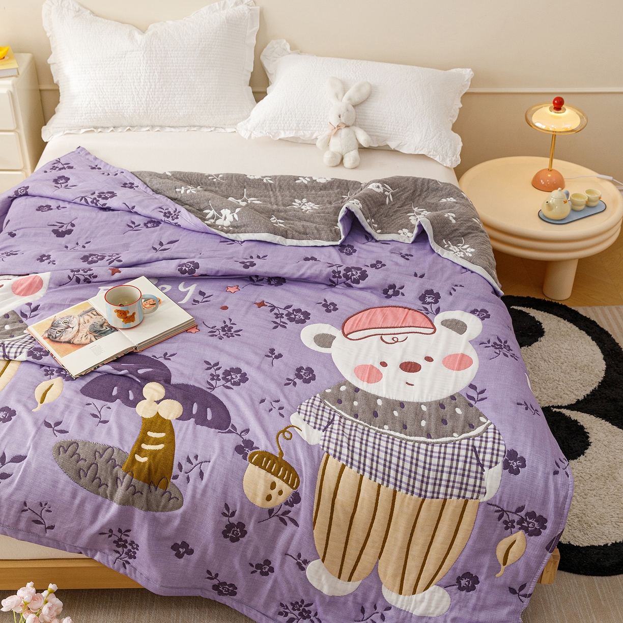 91家纺网 家纺一手货源 找家纺 朴尔家纺-毛巾被 2026新品十层轻肤纯棉云朵棉色织提花纱布泡芙被毛巾被 花园坚果熊-紫