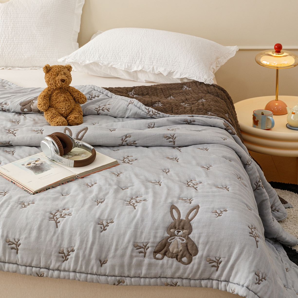 91家纺网 家纺一手货源 找家纺 朴尔家纺-毛巾被 2026新品十层轻肤纯棉云朵棉色织提花纱布泡芙被毛巾被 花枝兔