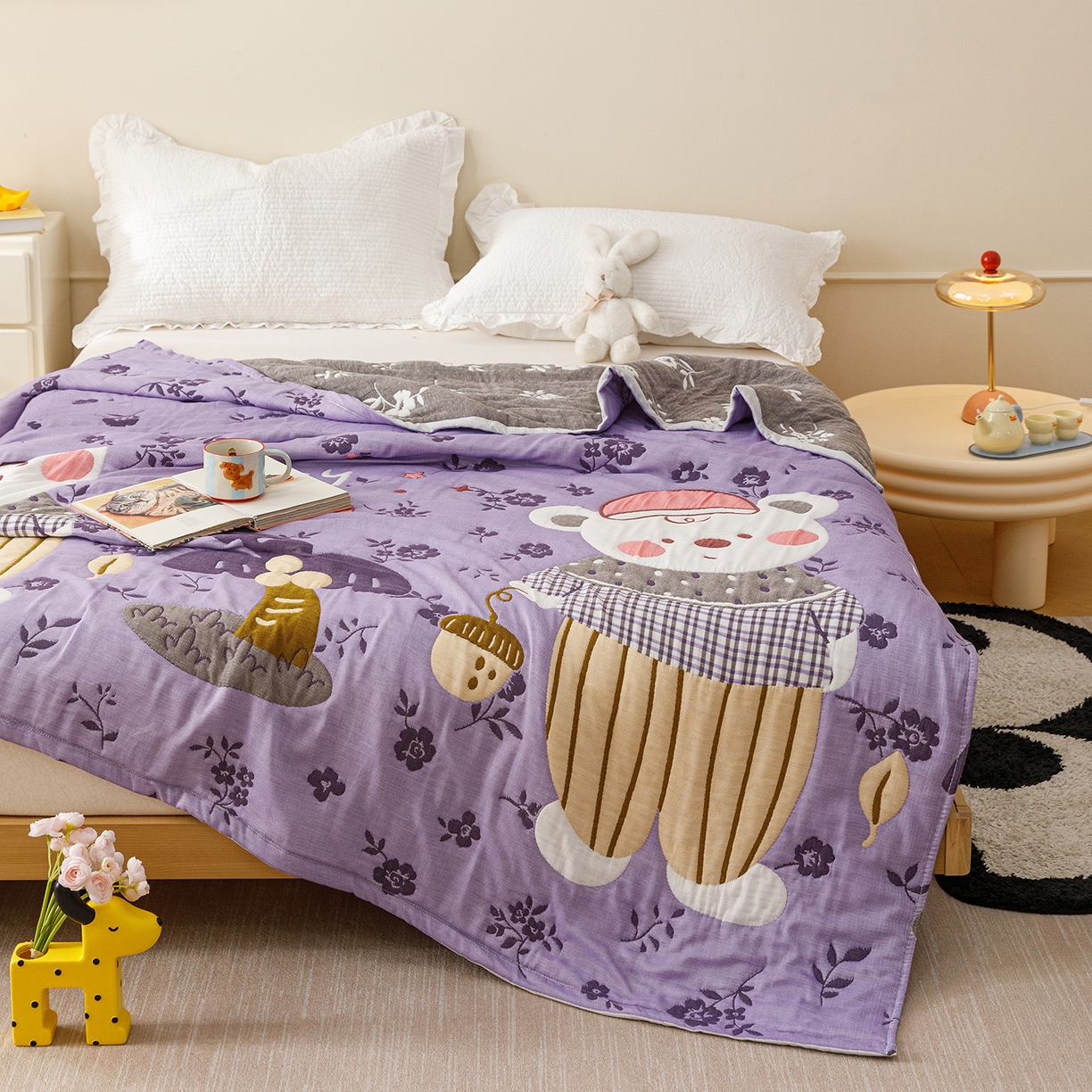 91家纺网 家纺一手货源 找家纺 朴尔家纺-毛巾被 2026新品十层轻肤纯棉云朵棉色织提花纱布泡芙被毛巾被 花园坚果熊-紫