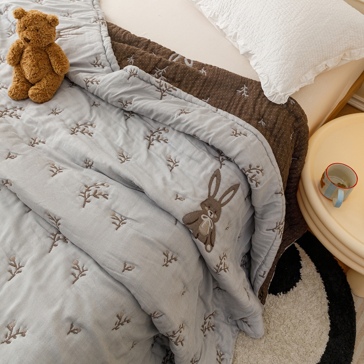 91家纺网 家纺一手货源 找家纺 朴尔家纺-毛巾被 2026新品十层轻肤纯棉云朵棉色织提花纱布泡芙被毛巾被 花枝兔