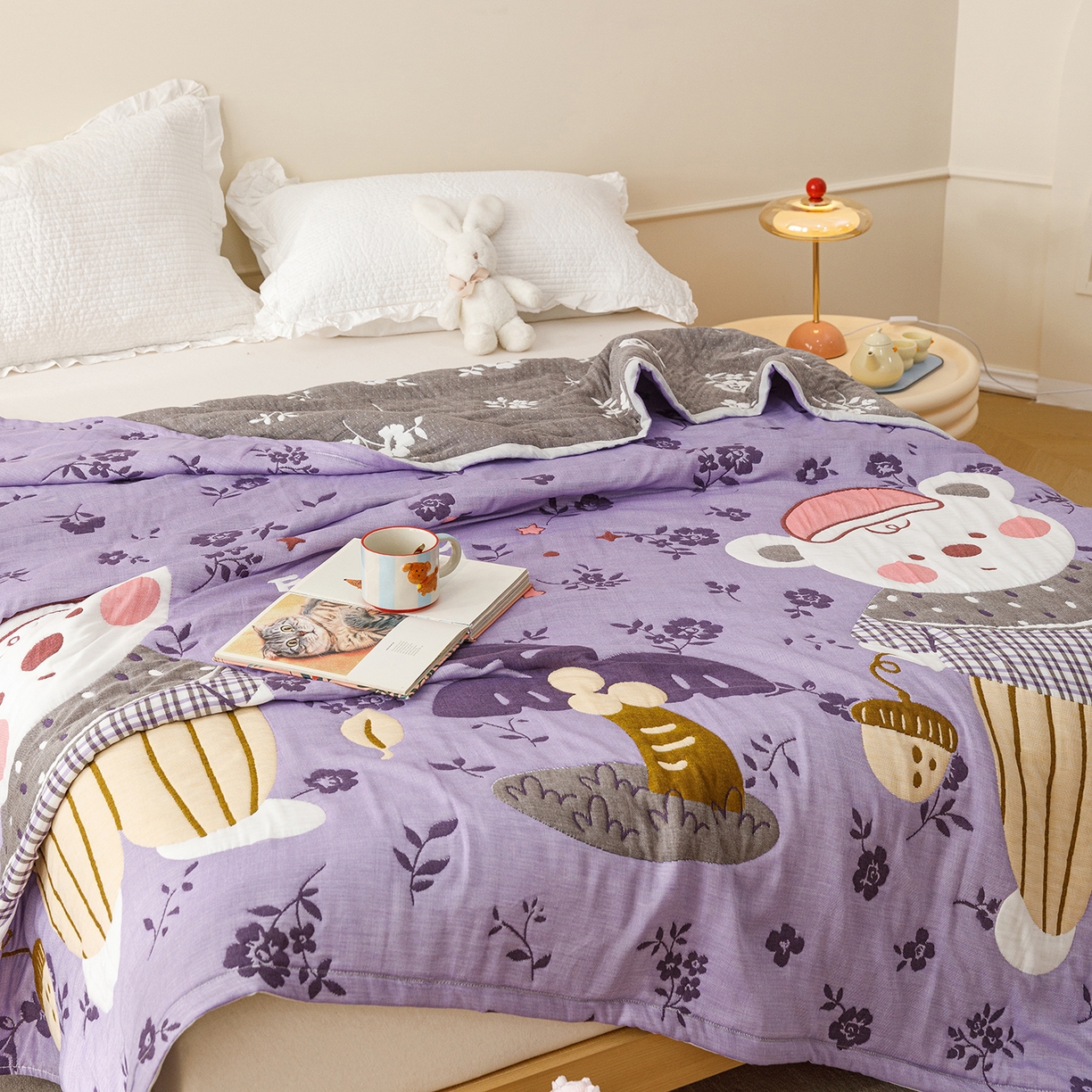 91家纺网 家纺一手货源 找家纺 朴尔家纺-毛巾被 2026新品十层轻肤纯棉云朵棉色织提花纱布泡芙被毛巾被 花园坚果熊-紫