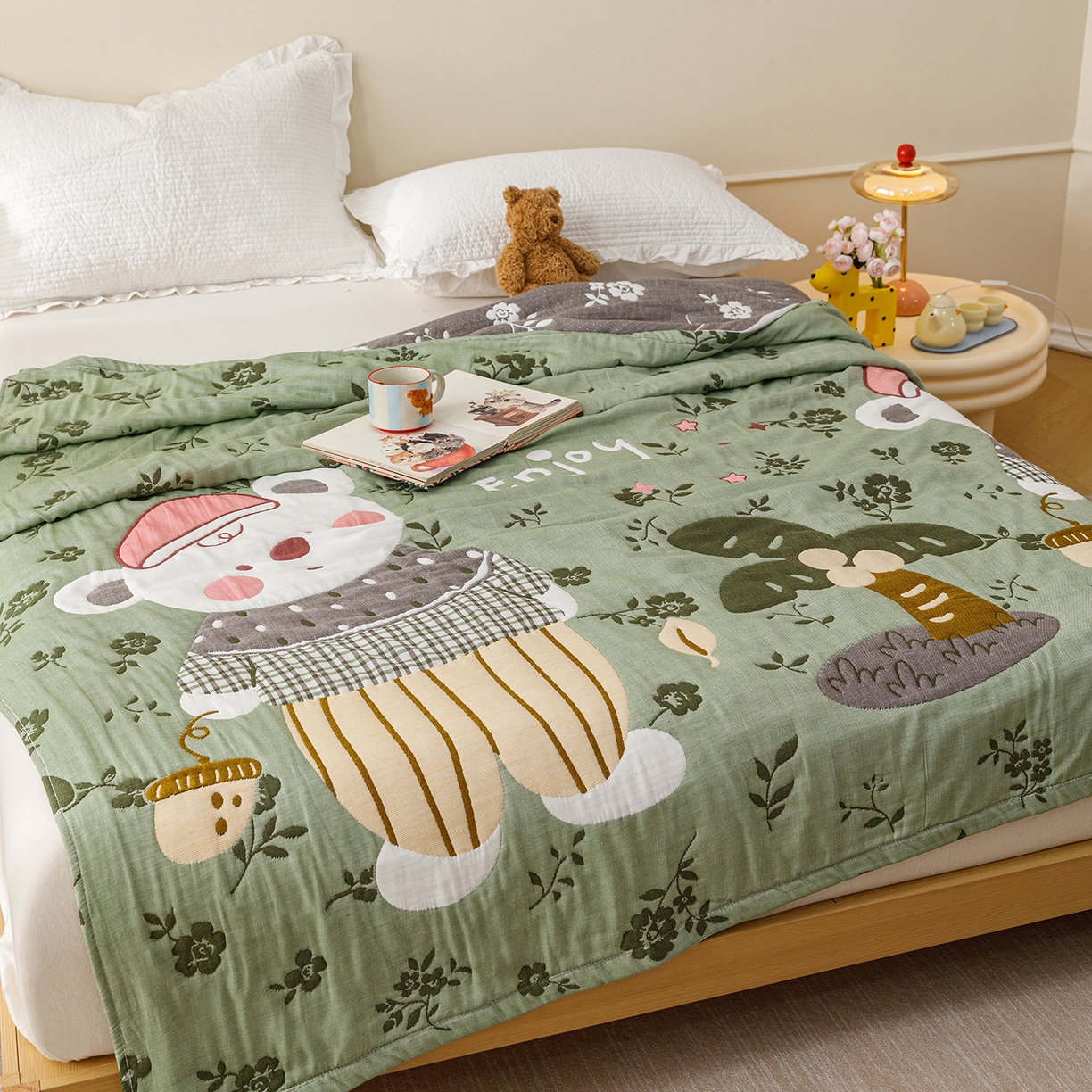 91家纺网 家纺一手货源 找家纺 朴尔家纺-毛巾被 2026新品十层轻肤纯棉云朵棉色织提花纱布泡芙被毛巾被 花园坚果熊-绿