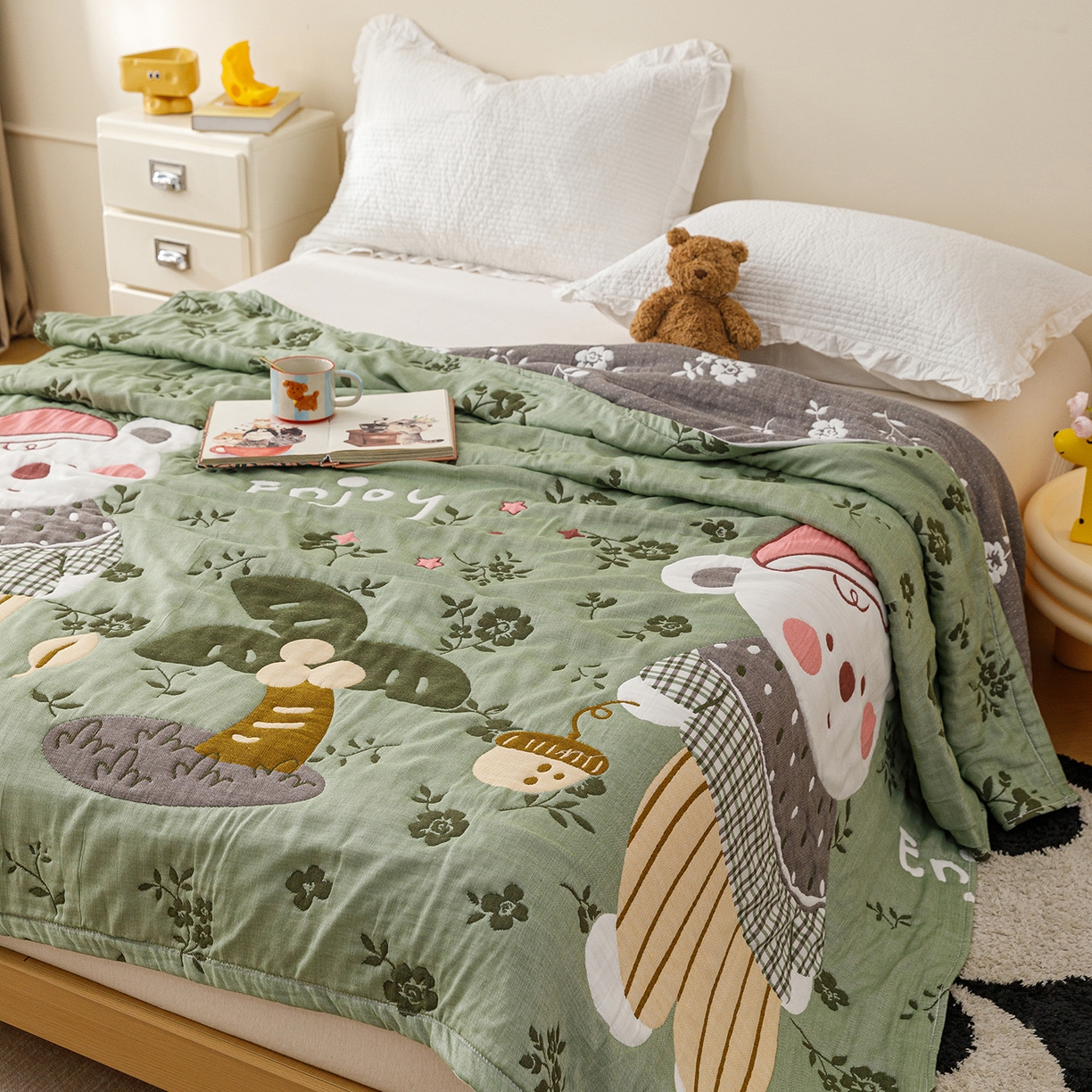 91家纺网 家纺一手货源 找家纺 朴尔家纺-毛巾被 2026新品十层轻肤纯棉云朵棉色织提花纱布泡芙被毛巾被 花园坚果熊-绿