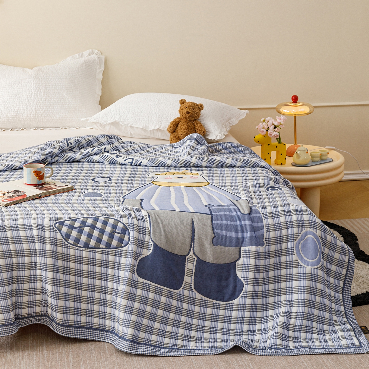 91家纺网 家纺一手货源 找家纺 朴尔家纺-毛巾被 2026新品十层轻肤纯棉云朵棉色织提花纱布泡芙被毛巾被 贝尔熊-蓝