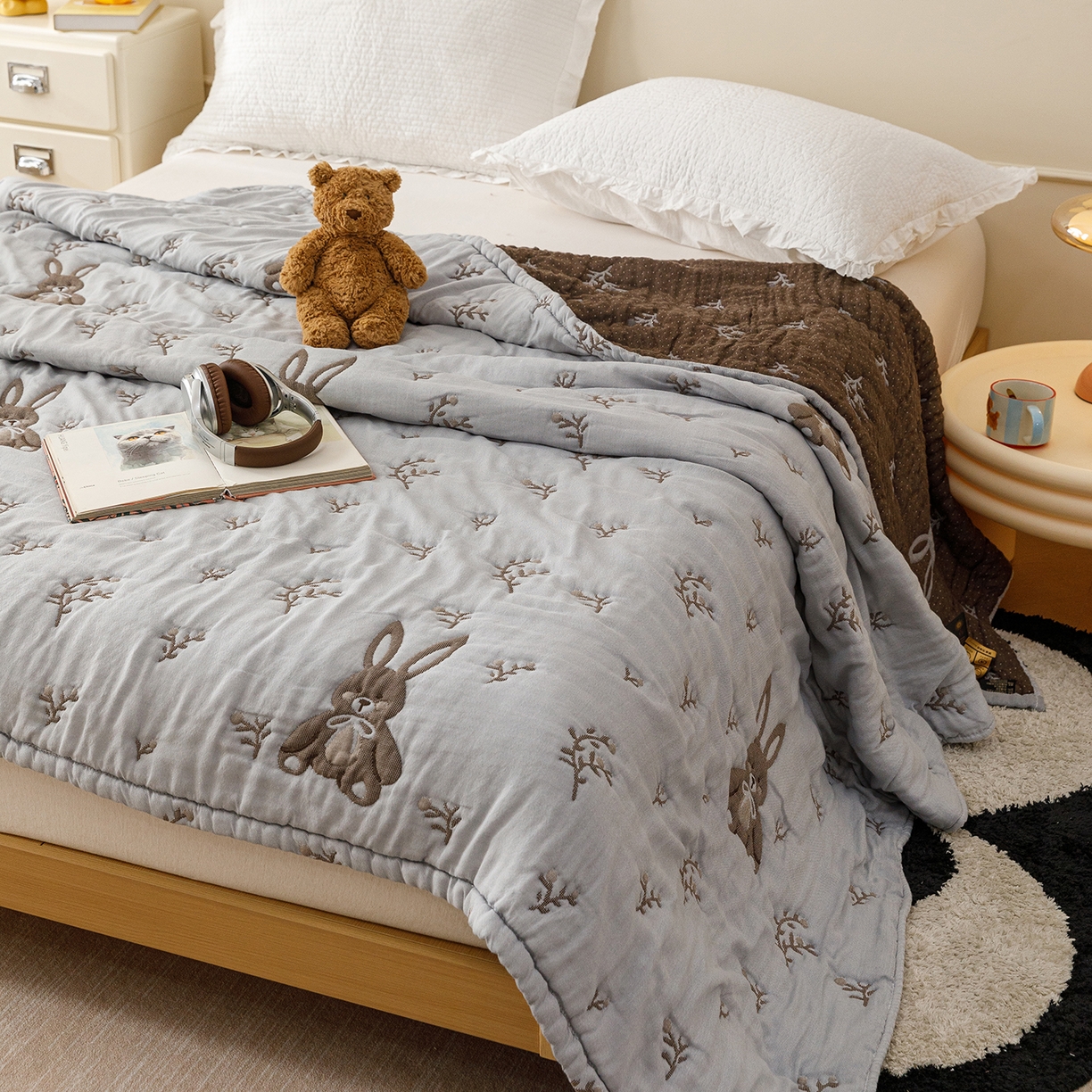 91家纺网 家纺一手货源 找家纺 朴尔家纺-毛巾被 2026新品十层轻肤纯棉云朵棉色织提花纱布泡芙被毛巾被 花枝兔