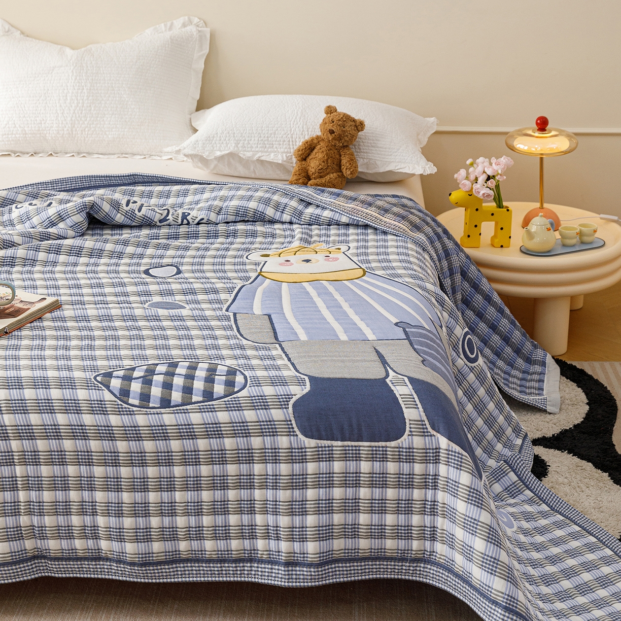 91家纺网 家纺一手货源 找家纺 朴尔家纺-毛巾被 2026新品十层轻肤纯棉云朵棉色织提花纱布泡芙被毛巾被 贝尔熊-蓝