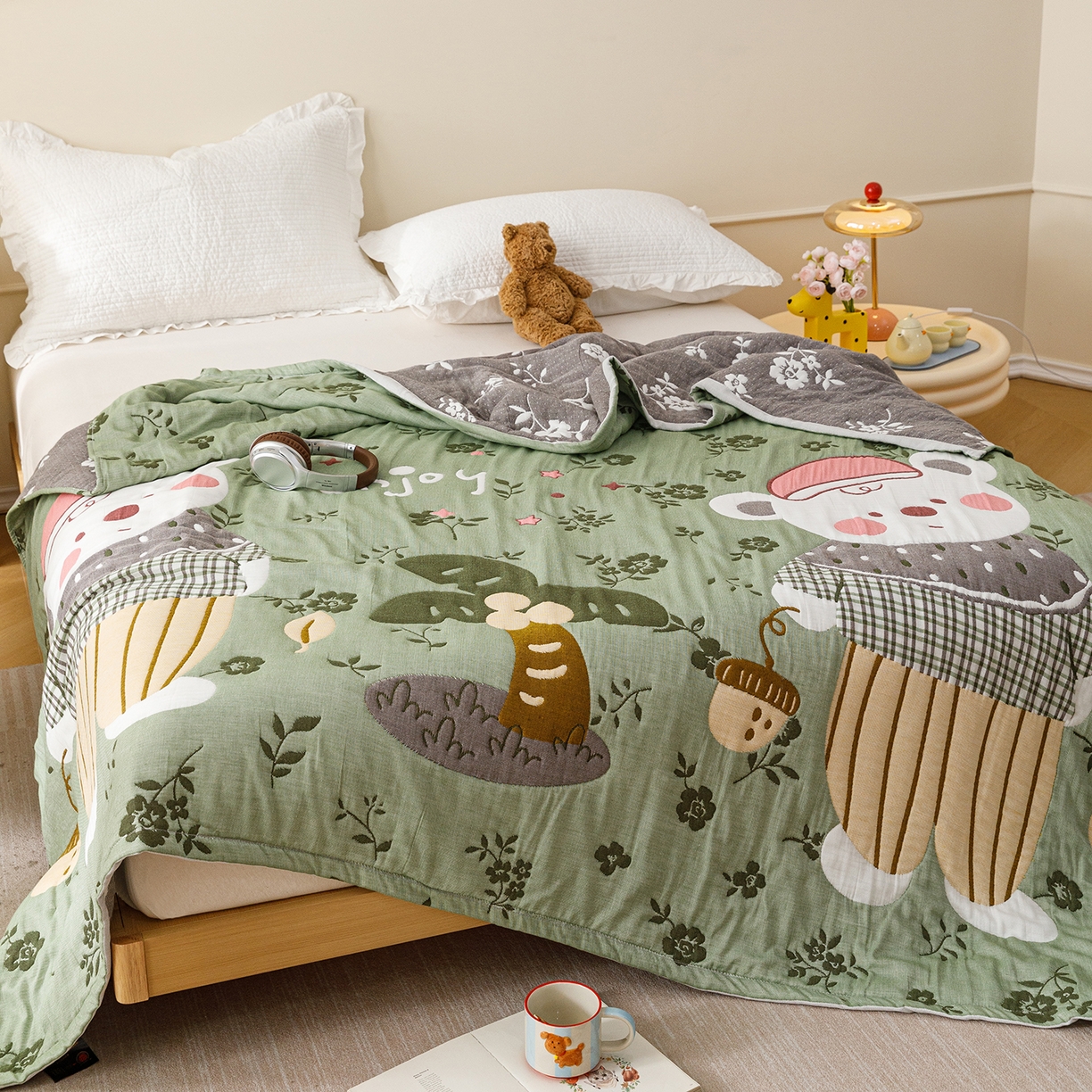 91家纺网 家纺一手货源 找家纺 朴尔家纺-毛巾被 2026新品十层轻肤纯棉云朵棉色织提花纱布泡芙被毛巾被 花园坚果熊-绿