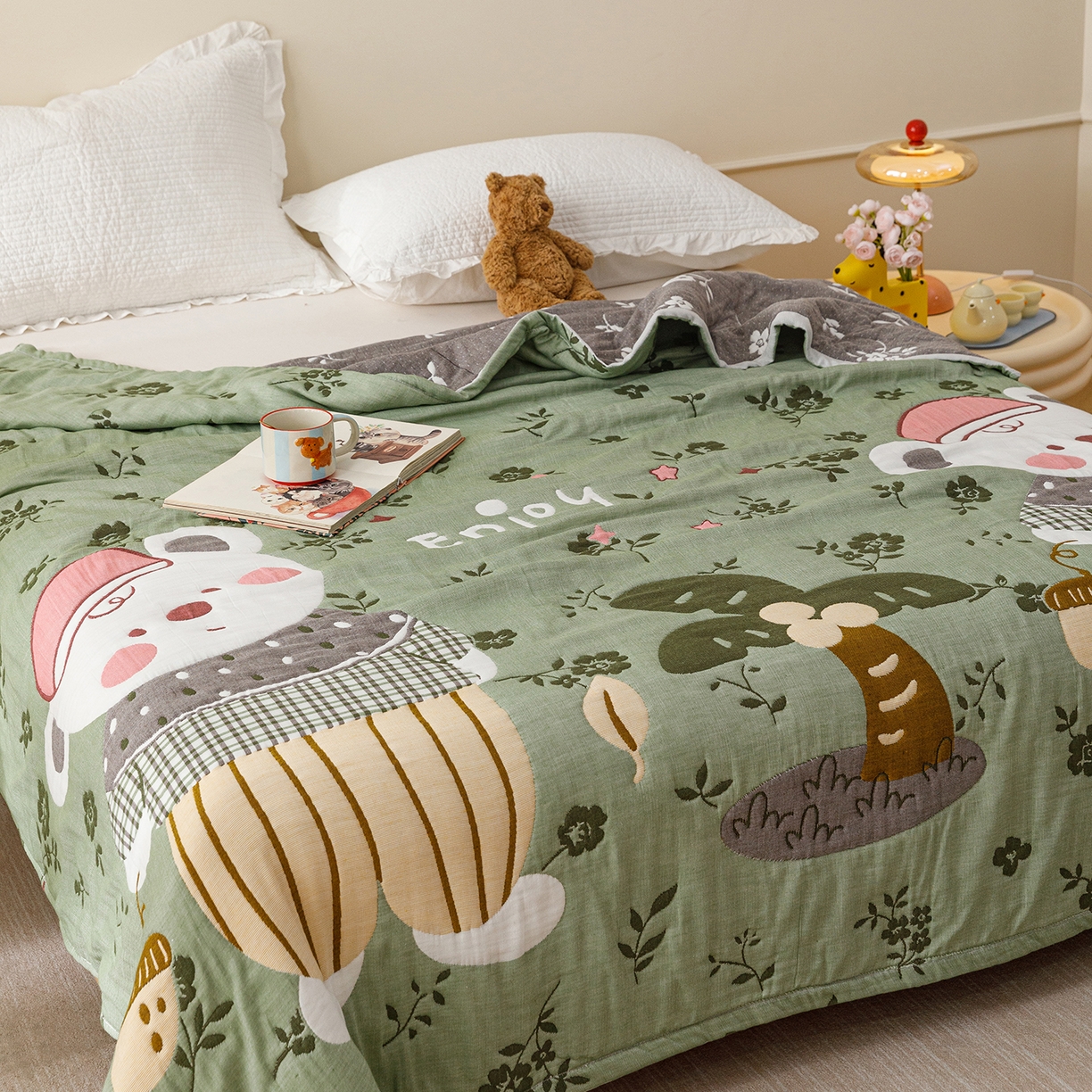 91家纺网 家纺一手货源 找家纺 朴尔家纺-毛巾被 2026新品十层轻肤纯棉云朵棉色织提花纱布泡芙被毛巾被 花园坚果熊-绿