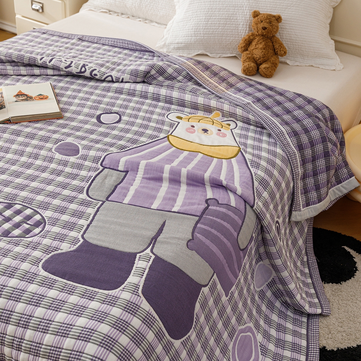 91家纺网 家纺一手货源 找家纺 朴尔家纺-毛巾被 2026新品十层轻肤纯棉云朵棉色织提花纱布泡芙被毛巾被 贝尔熊-紫