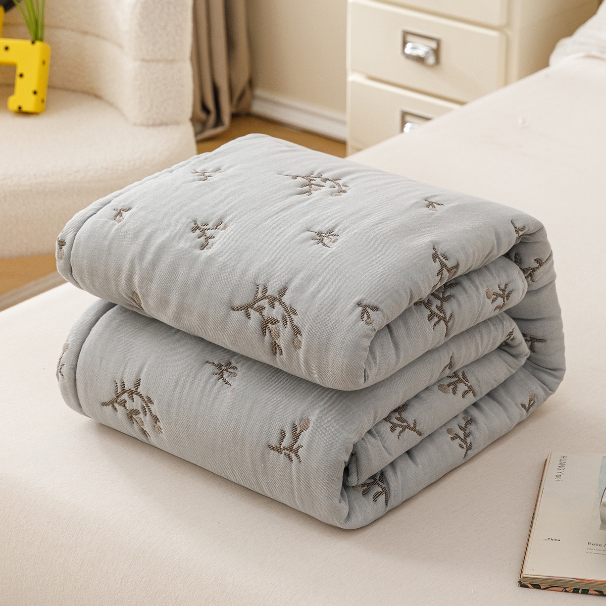 91家纺网 家纺一手货源 找家纺 朴尔家纺-毛巾被 2026新品十层轻肤纯棉云朵棉色织提花纱布泡芙被毛巾被 花枝兔